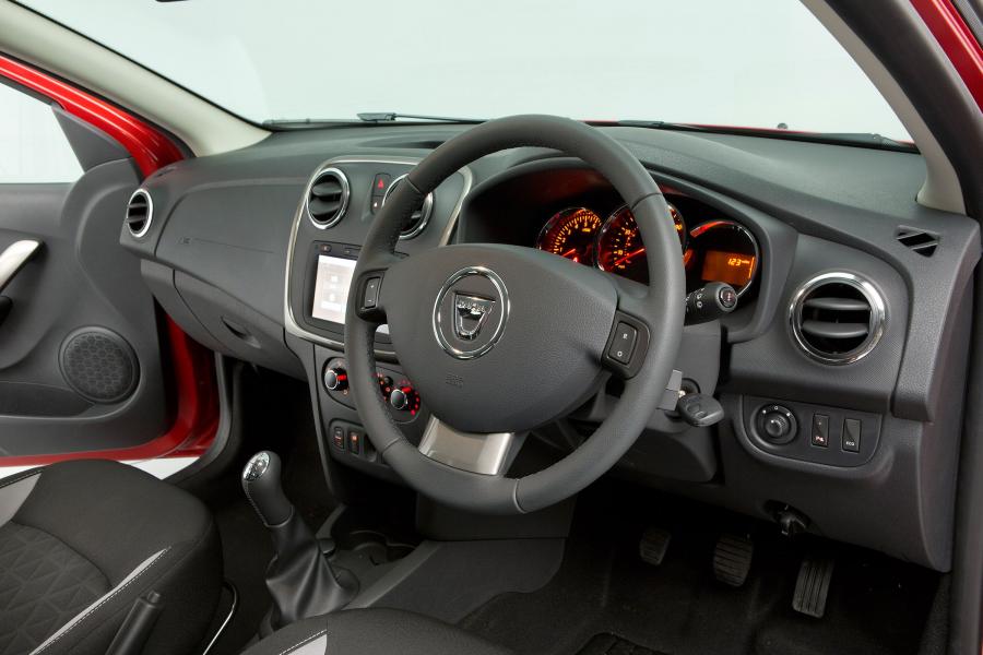 Торпедо Dacia Sandero Stepway 2013 года  (UK) (фото 3 из 37)